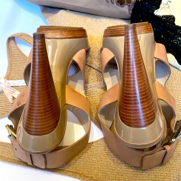 🌸HP2X🎉SO CUTE🌸🌟Michael KORS 👡 the Carla Leather High Heeled Platform Heels - Picture 3 of 16